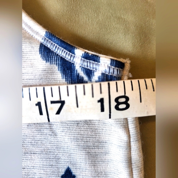 4 for $30 🌈 Helly Hansen keyhole back tank top size LG - Picture 8 of 10